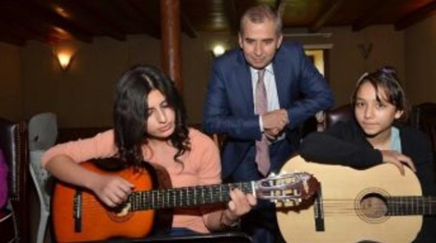 Konservatuvar Her Yaştan Vatandaşı Sanatla Buluşturuyor