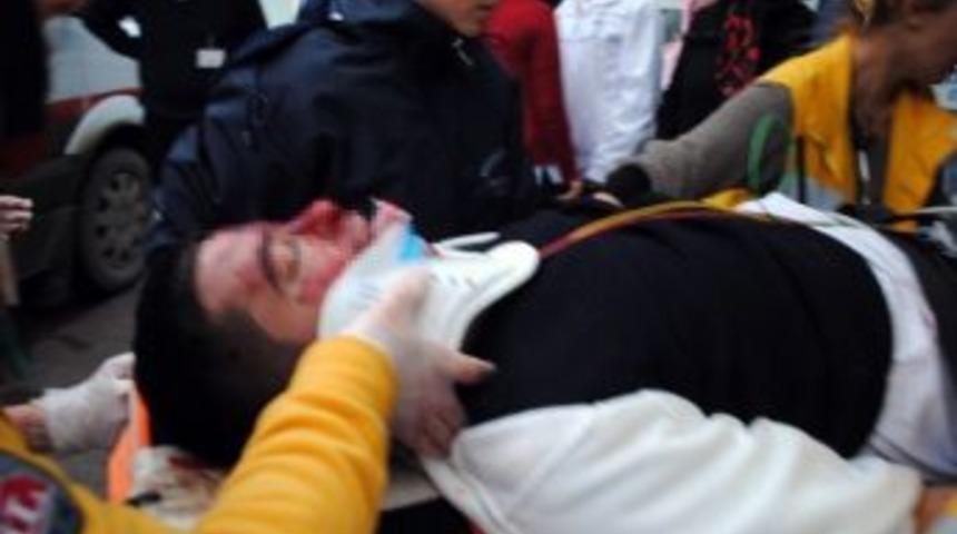 &Ccedil;atıdan Demir Korkuluklara D&uuml;şen Gen&ccedil; Yaşamını Yitirdi