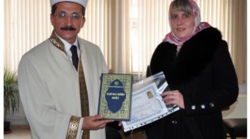 Ukraynalı Lilia Yarova M&uuml;sl&uuml;man Oldu