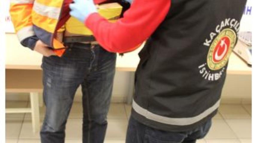 TIR S&uuml;r&uuml;c&uuml;n&uuml;n &Uuml;zerinden 5 Kilogram Kokain &Ccedil;ıktı