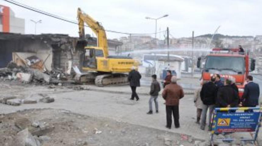 Eski Terminal Binası Da Yıkıldı