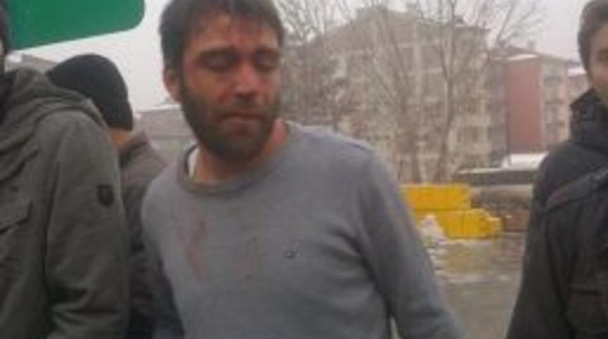 Bolu'da Karşıt G&ouml;r&uuml;şl&uuml; &Ouml;ğrenciler Arasındaki Gerginlikte Kan D&ouml;k&uuml;ld&uuml;