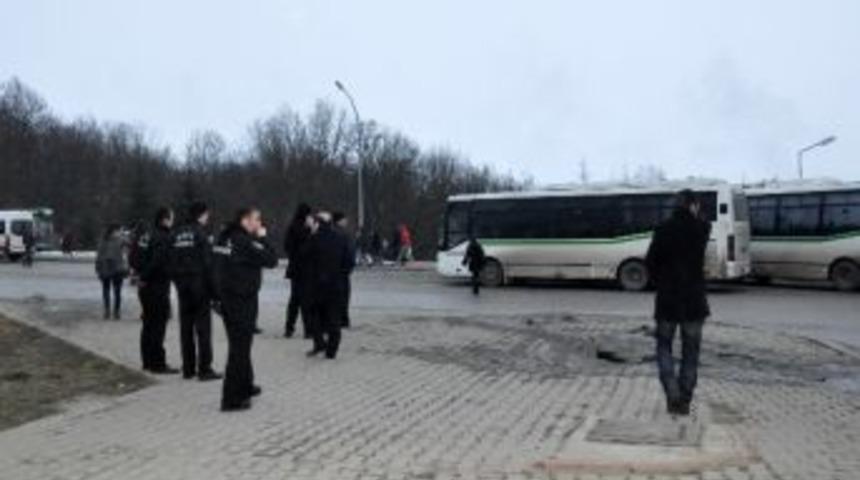 Aib&uuml;&rsquo;de Maskeli &Ouml;ğrenci Grubu Kantini Bastı