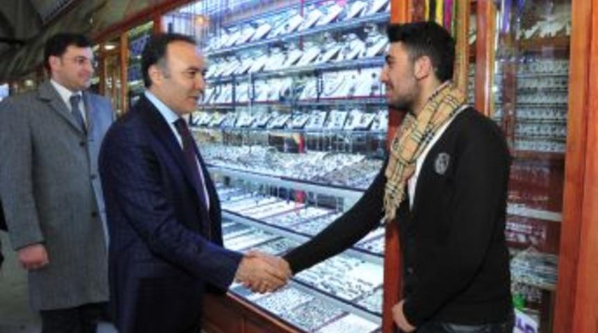 Vali Altıparmak, Taşhan Esnafını Ziyaret Etti