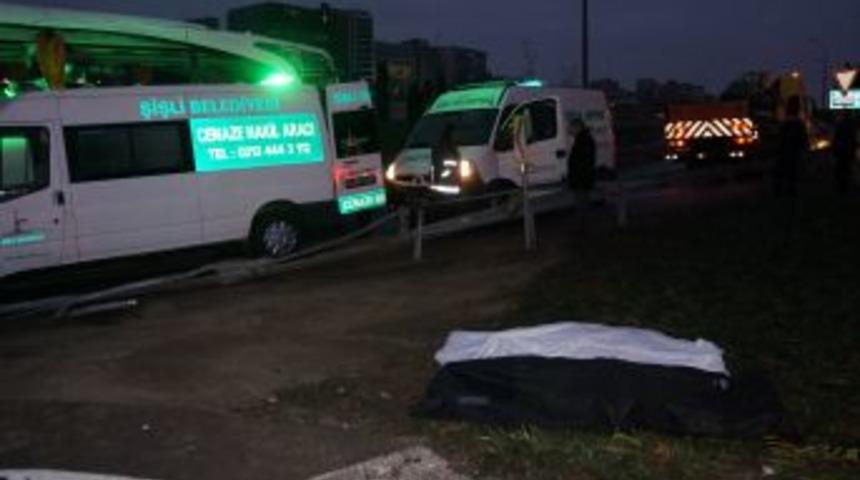 Otob&uuml;s Kazasında &Ouml;lenlerin Cesetleri Olay Yerinden Kaldırıldı