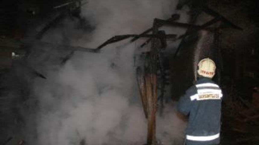 Orhan Gencebay'ın Saz Hocasının Barakası Yakıldı