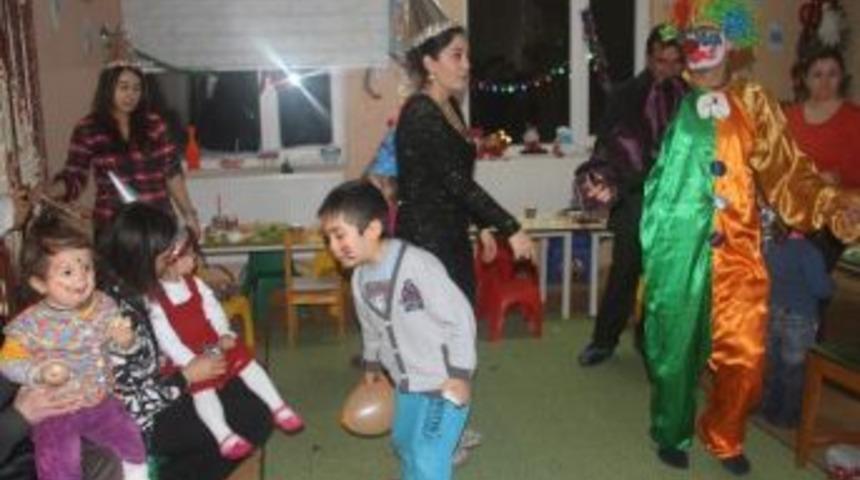 &Ouml;zel Ceren Abla Kreşinde Yılbaşı Partisi