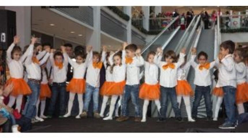 Carrefour İ&ccedil;erenk&ouml;y Alışveriş Merkezi'nde 80&rsquo;ler R&uuml;zgarı