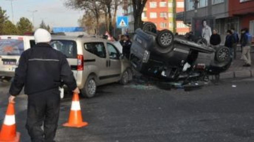 Kayseri&rsquo;de Trafik Kazası: 2 Yaralı