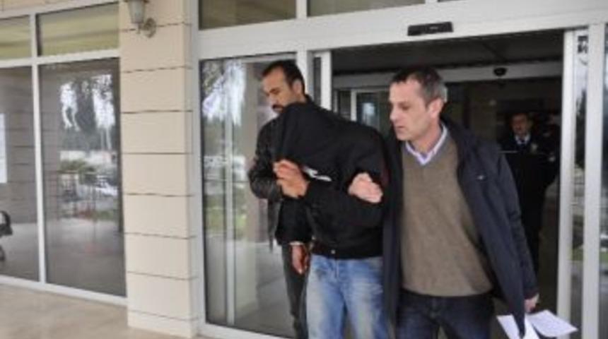 Torbalı'da Taksiciyi Bı&ccedil;ak Zoruyla Gasbeden Zanlı Tutuklandı