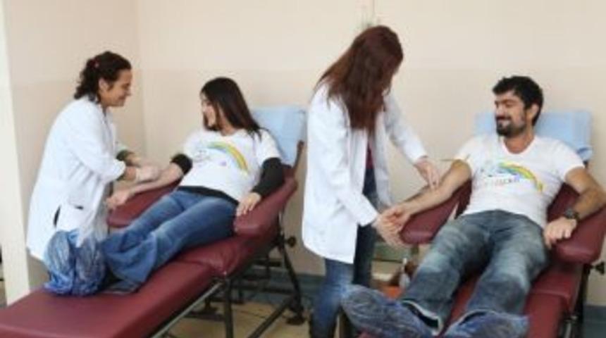 Acemi G&ouml;n&uuml;ll&uuml;ler Balcalı'da Kan Verdi