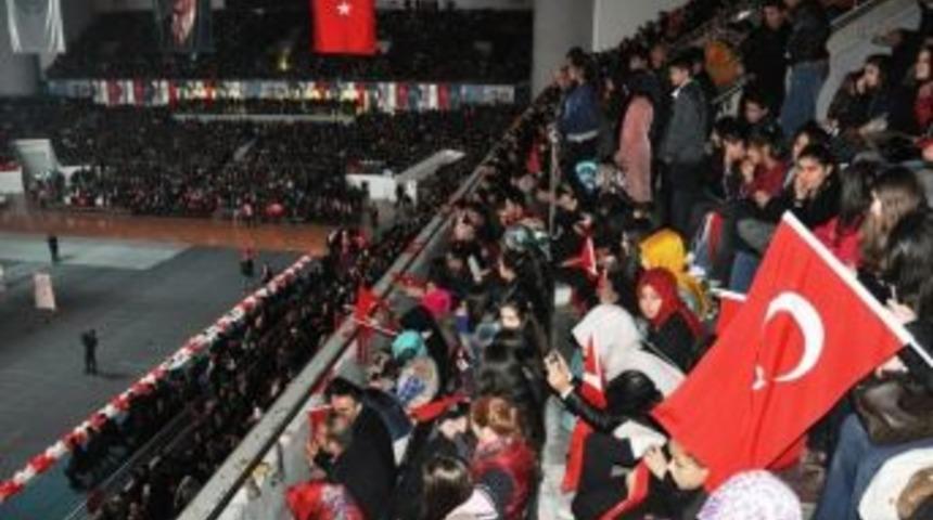 D&uuml;zceli Gen&ccedil;ler Milletin Şairi Mehmet Akif&rsquo;i Andı