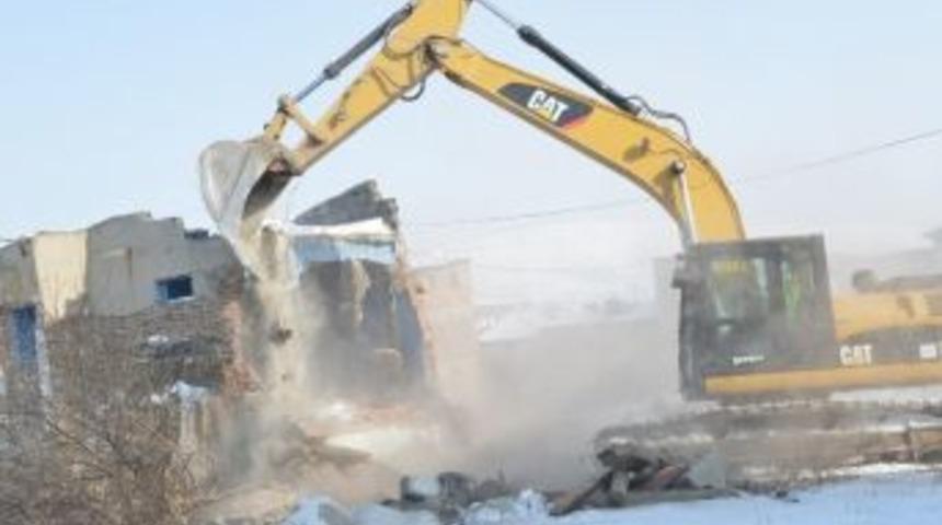 Metruk Binalar Ortadan Kaldırılıyor