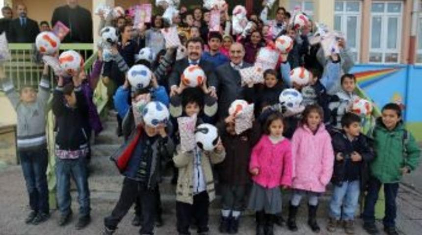 Odabaşı&rsquo;dan &Ouml;ğrencilere Yeni Yıl Hediyesi