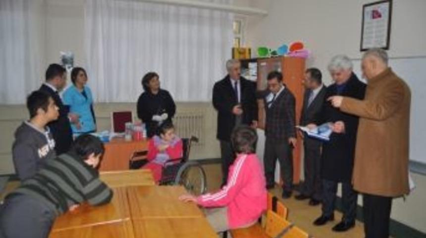 Engelli &Ouml;ğrencilere Ağız Ve Diş Taraması