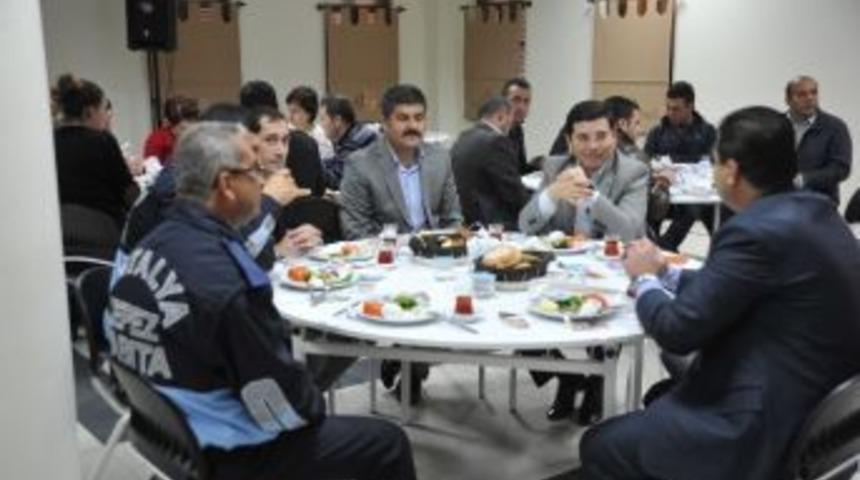 Başkan T&uuml;t&uuml;nc&uuml; Zabıta Ve &Ouml;zel G&uuml;venlik &Ccedil;alışanlarıyla Buluştu