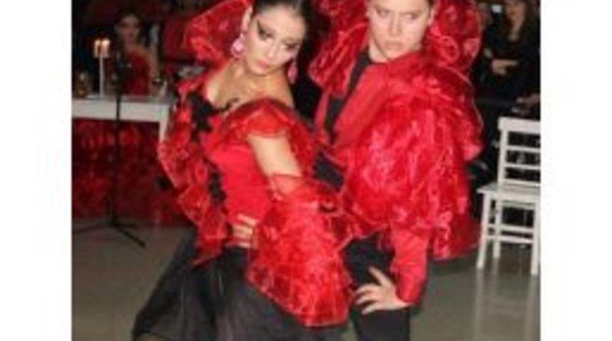 İspanyol Dans Grubu B&uuml;y&uuml;ledi