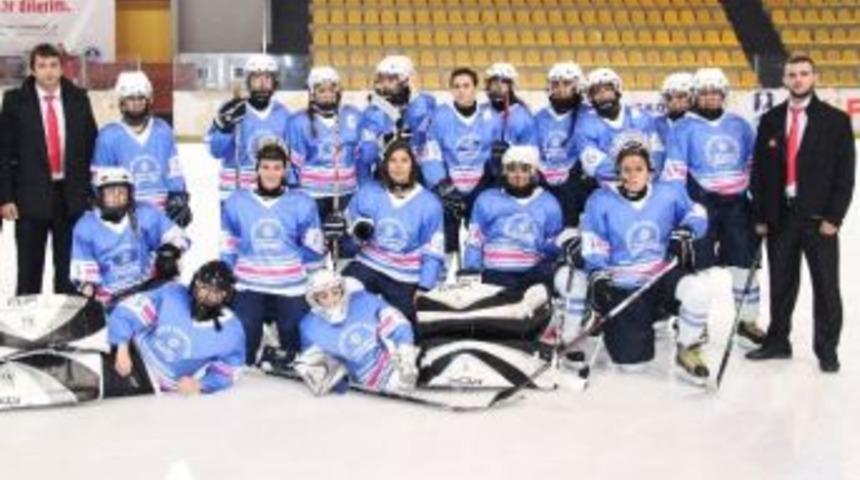 B&uuml;y&uuml;kşehir&rsquo;li Bayan Buz Hokeyciler Sezonu A&ccedil;tı