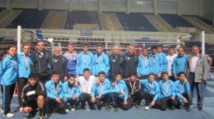 Kağıtsporlu Boks&ouml;rler Sakarya&rsquo;da Coştu