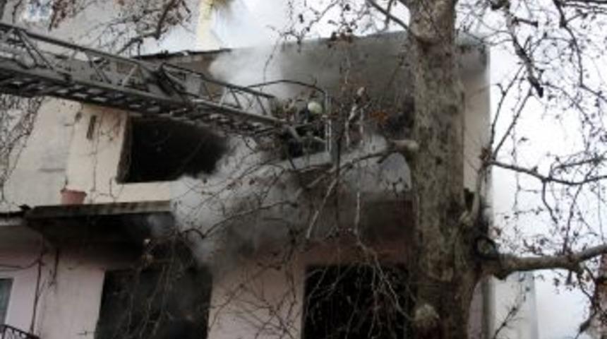 Tarihi &Ccedil;ınar Ağacının Dibindeki Yangın Tatbikatı Korkuttu