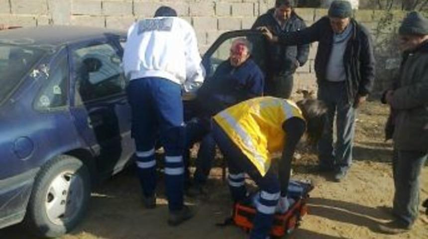 Direksiyon Başında Rahatsızlanan S&uuml;r&uuml;c&uuml; Duvara &Ccedil;arptı