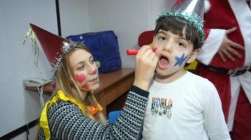 Kartallı Minikler, Yeni Yılın Gelişini Kreşlerinde Kutladı