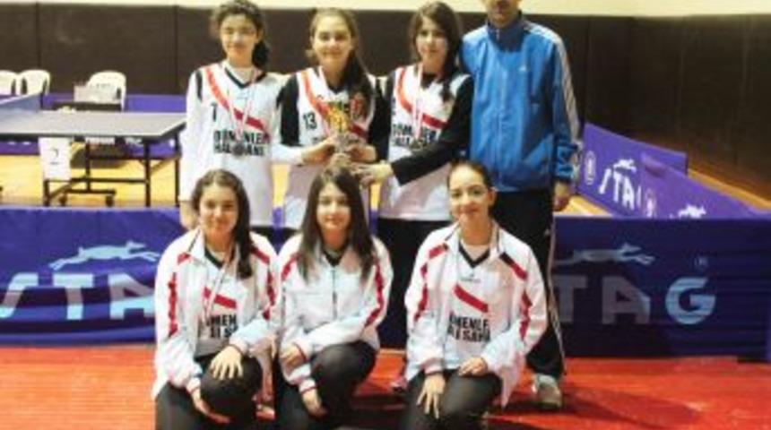 Şehzade Eğitim Kurumu'nda &Ccedil;ifte Kupa Sevinci