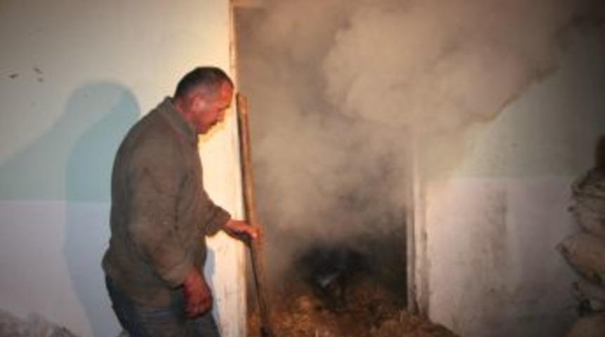 Elektrik Kontağı, Saman Deposunu Tutuşturdu