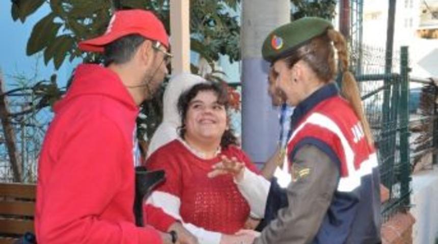 &Ouml;ğrencilere Yeni Yılda Jandarma S&uuml;rprizi