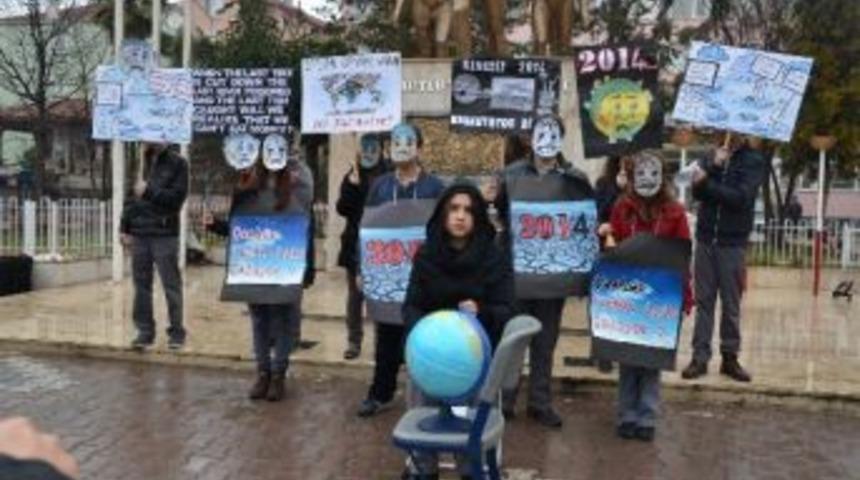 &Ouml;ğrenciler Kuraklık Ve Sel Felaketlerine Karşı Uyardı