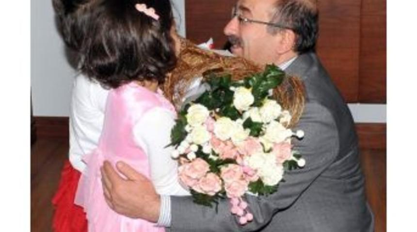 Minik &Ouml;ğrencilerden Başkan G&uuml;mr&uuml;k&ccedil;&uuml;oğlu&rsquo;na Teşekk&uuml;r