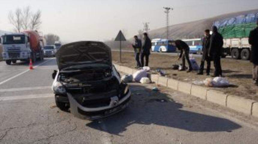 Belediye Otob&uuml;s&uuml;n&uuml; Sollamak Isterken Takla Attı: 3&rsquo;&uuml; &Ccedil;ocuk 6 Yaralı