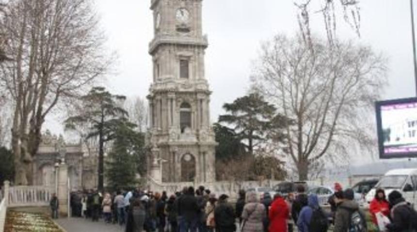 Dolmabah&ccedil;e'de Noel Kuyruğu