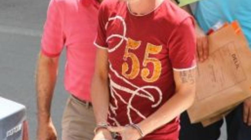 Annesinden Helallik Alıp Arkadaşını &Ouml;ld&uuml;ren Gence 14 Yıl 2 Ay Hapis