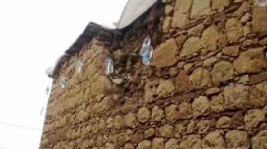 Harabe Evde Yaşam M&uuml;cadelesi Veren Yaşlı Kadın Yardım Bekliyor