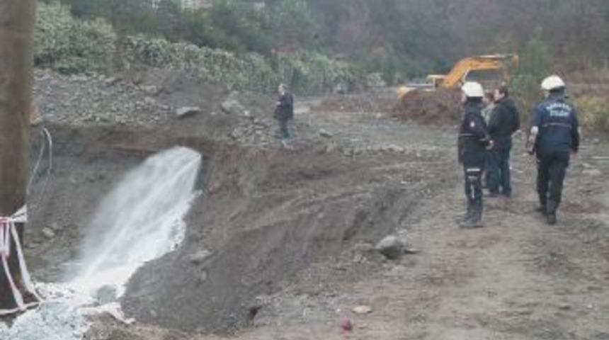 İnşaat &Ccedil;alışmasında Nato Petrol Boru Hattı Delindi