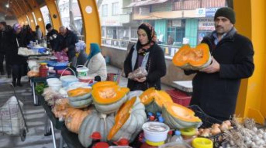 Erbaa&rsquo;da Y&ouml;resel &Uuml;r&uuml;nler Pazarı Hizmet Vermeye Başladı