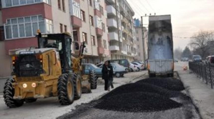Arnavutoğlu Caddesi&rsquo;nde Asfalt &Ccedil;alışması
