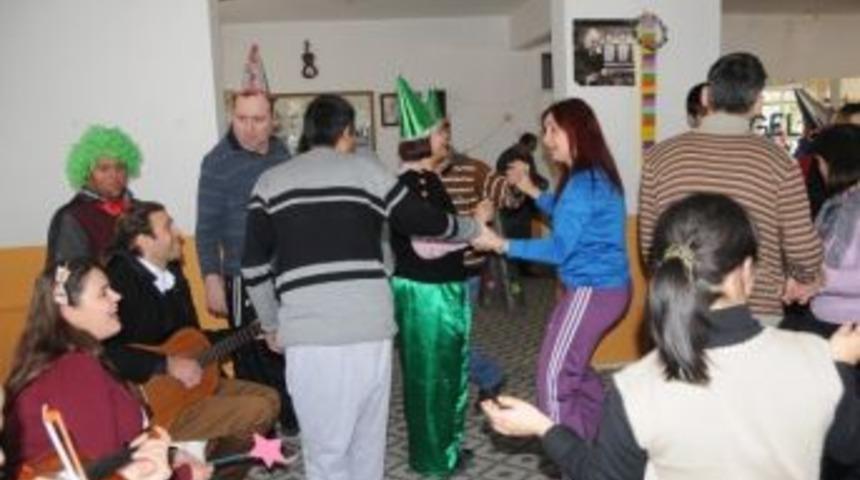 Manisa Zi&ccedil;ev&rsquo;de Yeni Yıl Kutlaması