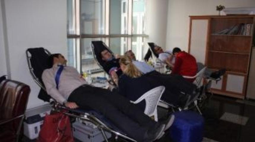 Karatay Belediyesi &Ccedil;alışanları Kan Verdi