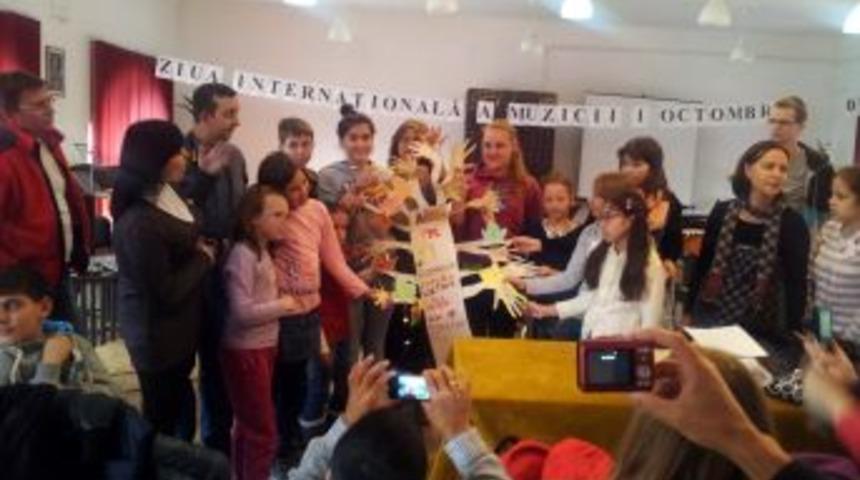 G&uuml;m&uuml;ş Ortaokulu Romanya'da