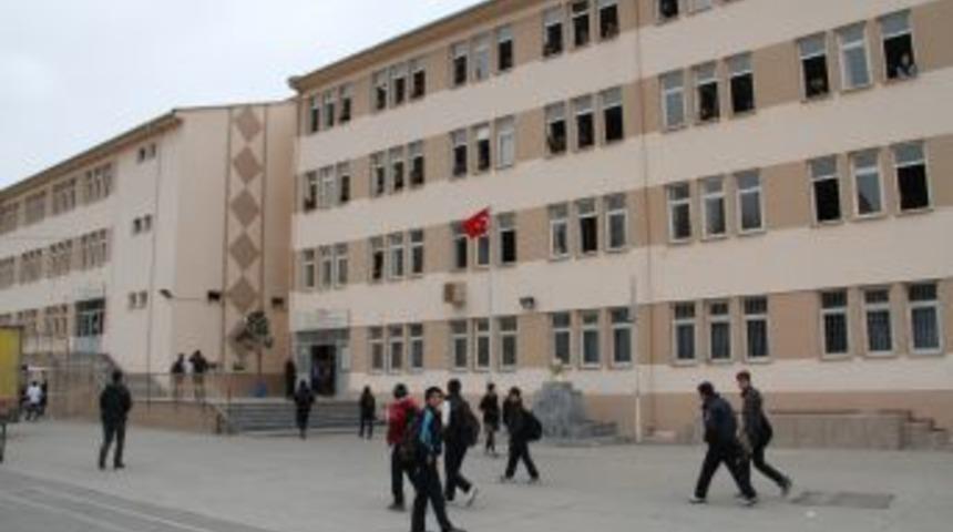 Bı&ccedil;aklanan Okul M&uuml;d&uuml;r Yardımcısına Meslektaşlarından Destek, Şiddete Kınama