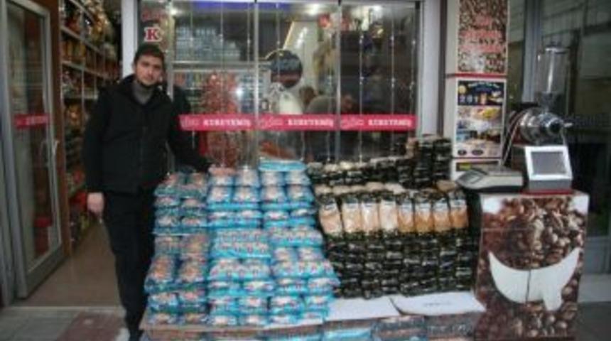 Afyonkarahisar&rsquo;da Yılbaşının Gelmesine En &Ccedil;ok Kuruyemiş&ccedil;iler Sevindi