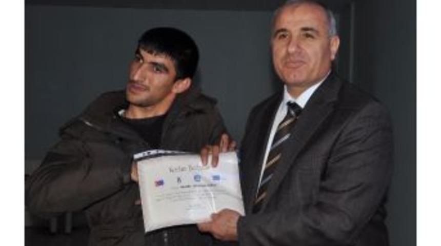 Sorgun&rsquo;da Engelli Kursiyerler D&uuml;zenlenen T&ouml;renle Sertifikalarını Aldı