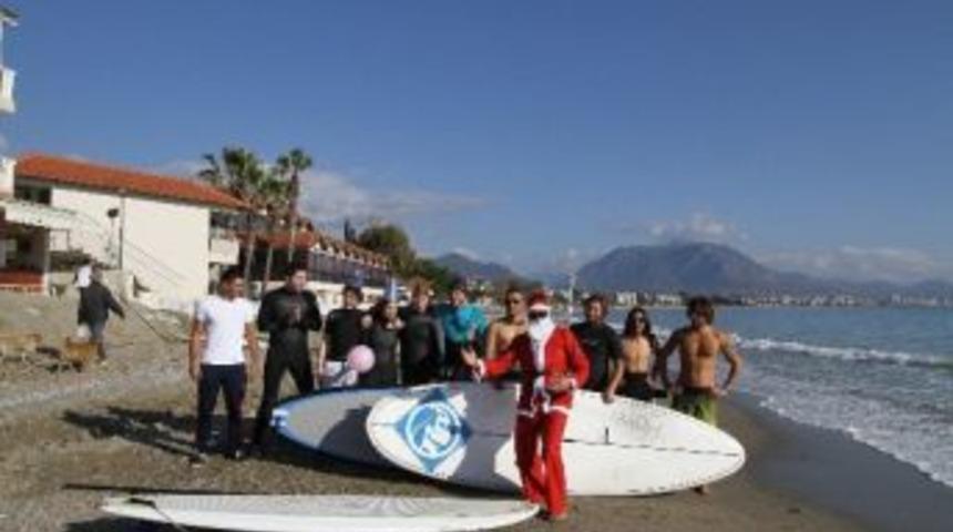 Noel Baba Bu Kez S&ouml;rf Yaptı