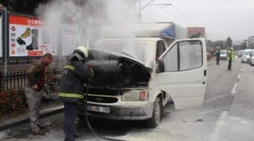 Kalp Hastası Babasını Hastaneye G&ouml;t&uuml;r&uuml;rken Ara&ccedil;ları Yandı
