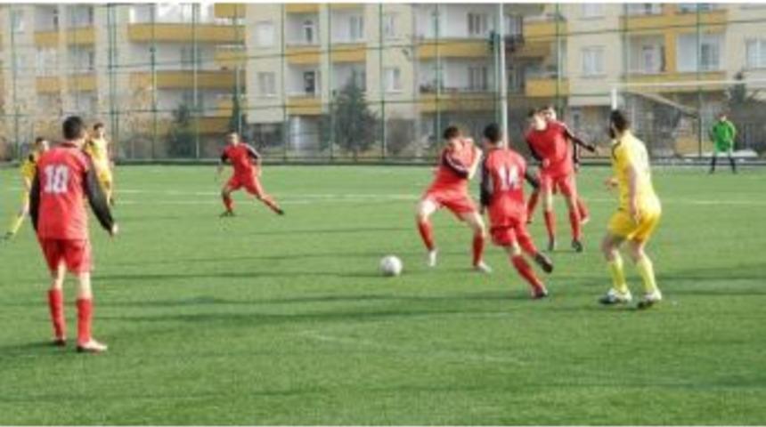 Gaziantep Pmyo Ve Suriyeliler Arasında Futbol M&uuml;sabakası D&uuml;zenlendi