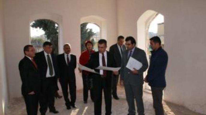 Vali Lekesiz: Cemil Meri&ccedil;, &Ccedil;ağına Işık Tutan Berrak Bir Aynadır