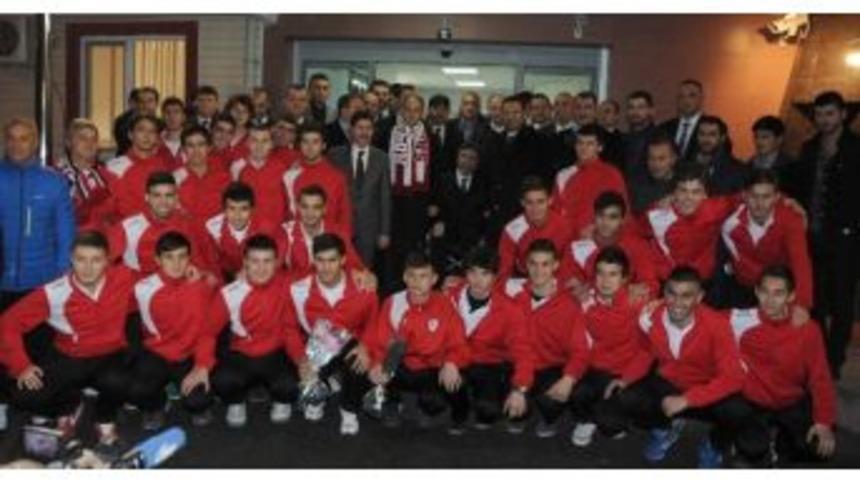 Bakan Çağatay Kılıç'tan Samsunspor'a Ziyaret