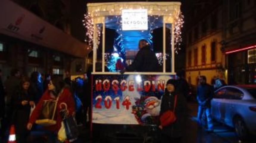 Taksim'de Yılbaşı Hediyelerine Akın